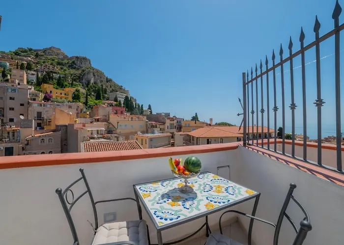 Ottaviano Suite - Elegante attico vista Mare